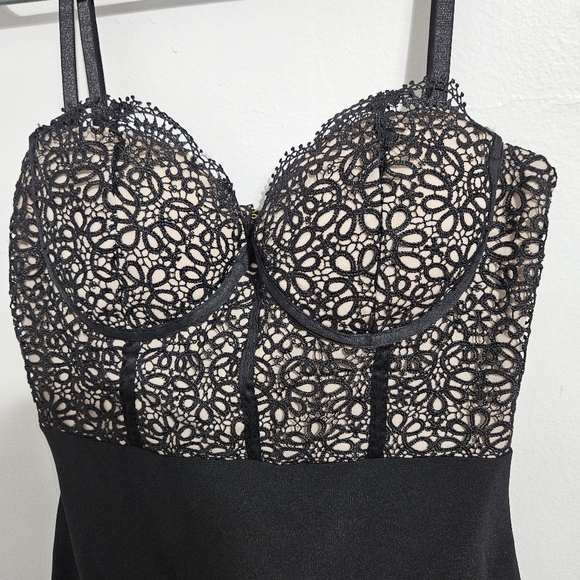 Fashion Nova Lace Bodycon dress. Size Large. - Picture 2 of 8